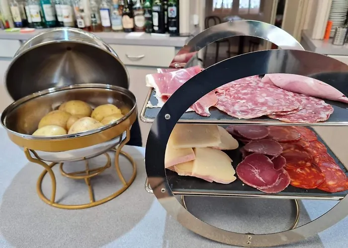 فندق De La Foret 2*