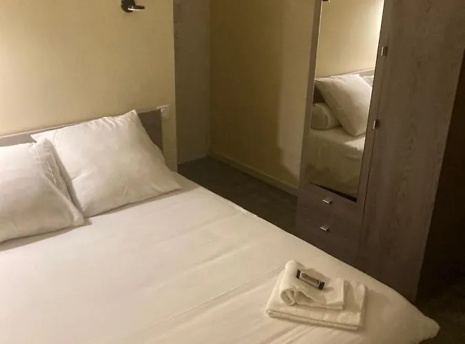 De La Foret فندق