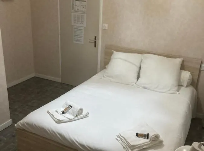 De La Foret فندق