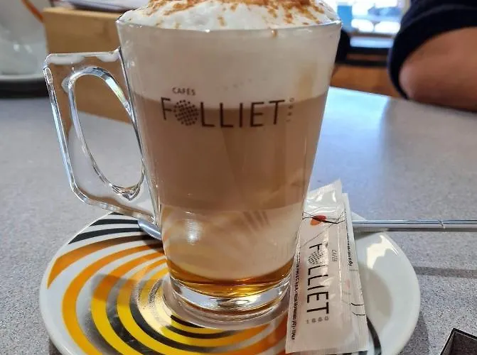 فندق De La Foret 2*