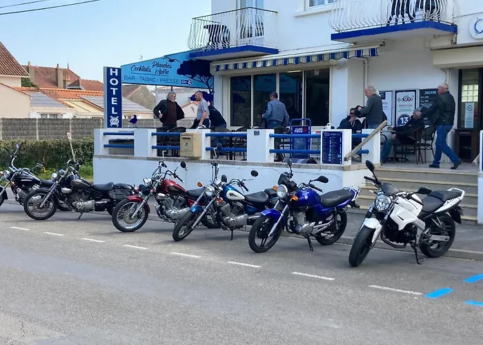 فندق De La Foret 2*