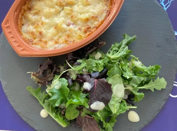 فندق De La Foret